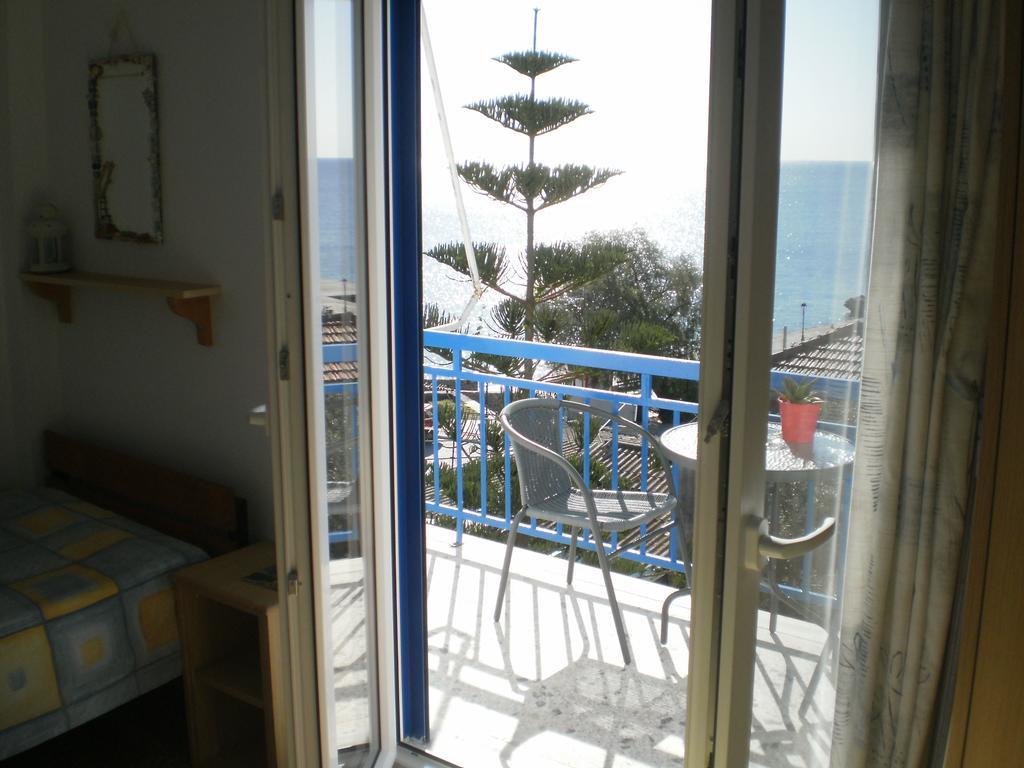Sunrise Flora Apartment Agia Marina  Exterior photo