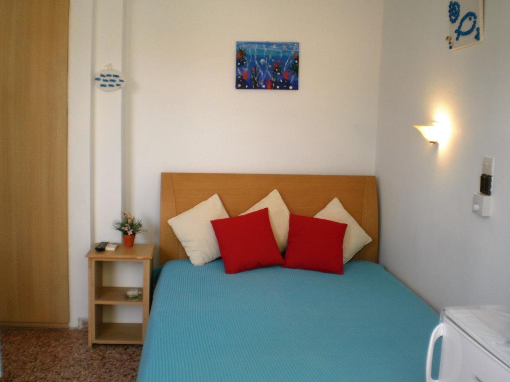 Sunrise Flora Apartment Agia Marina  Exterior photo