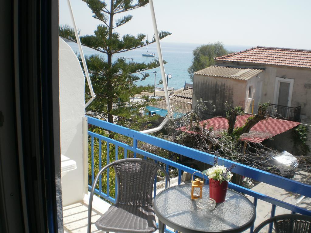 Sunrise Flora Apartment Agia Marina  Exterior photo
