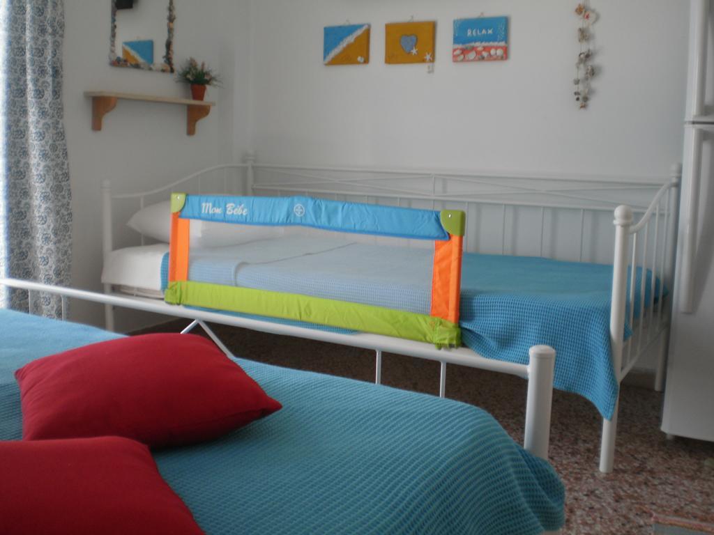 Sunrise Flora Apartment Agia Marina  Exterior photo